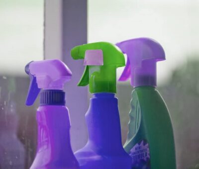 spray bottles used to store and dispense degreaser